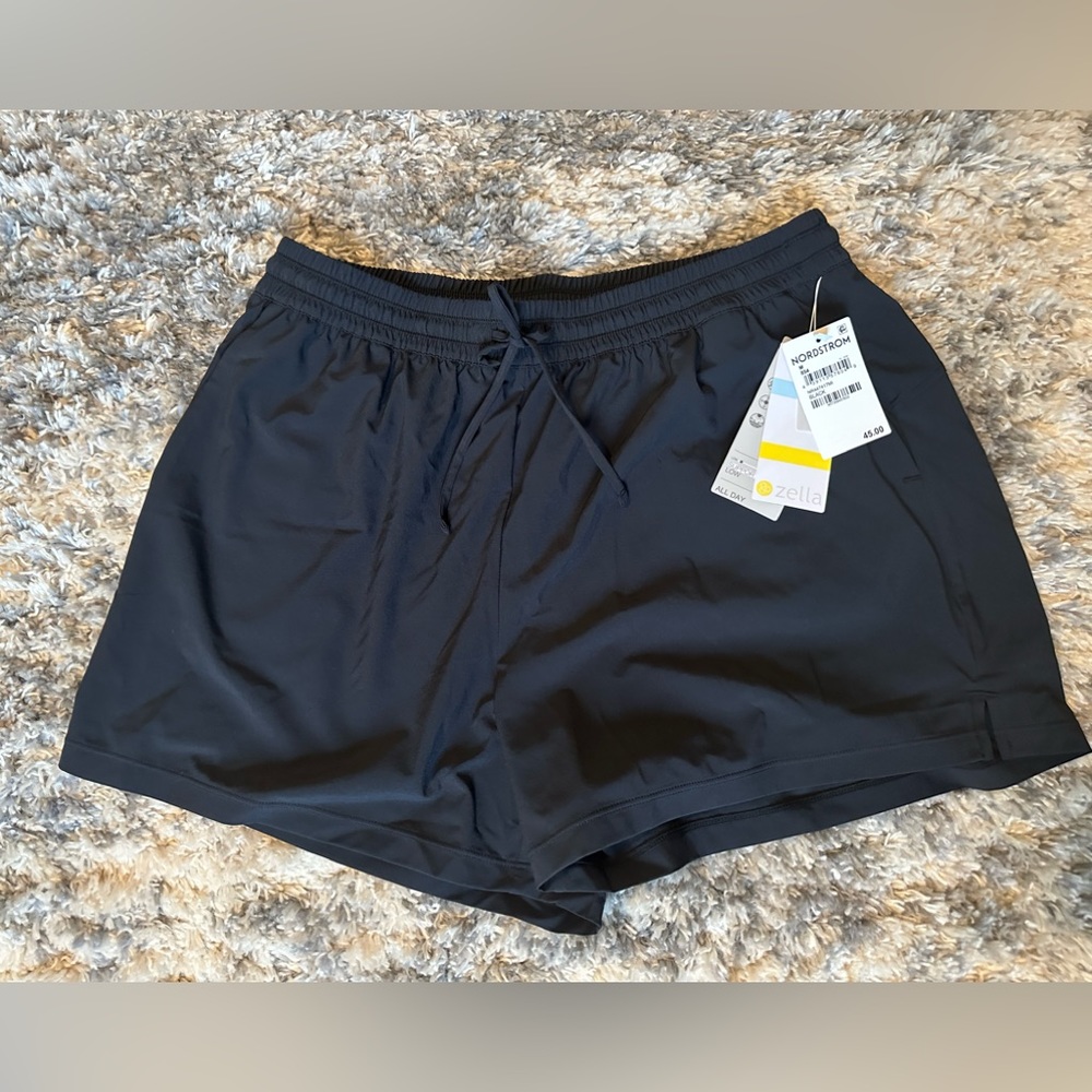 Zella Getaway High Waist Shorts - Size M NWT